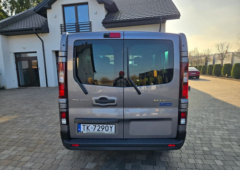 Renault Trafic Grand SpaceClass 2.0 dCi EDC - Autó: 4 kép. Renault Trafic Grand SpaceClass 2.0 dCi EDC - Autó: 4 kép.