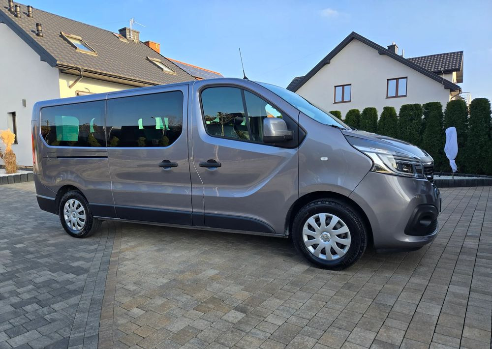 Renault Trafic Grand SpaceClass 2.0 dCi EDC - Autó: 5 kép. Renault Trafic Grand SpaceClass 2.0 dCi EDC - Autó: 5 kép.