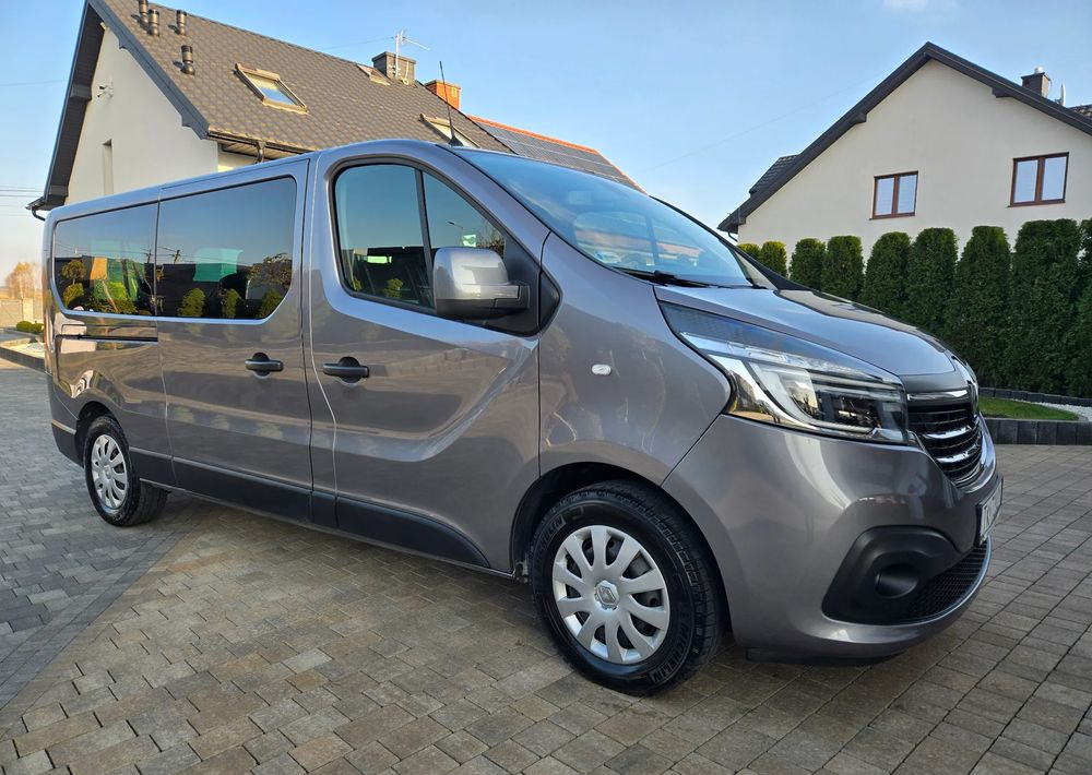 Renault Trafic Grand SpaceClass 2.0 dCi EDC - Autó: 4 kép. Renault Trafic Grand SpaceClass 2.0 dCi EDC - Autó: 4 kép.