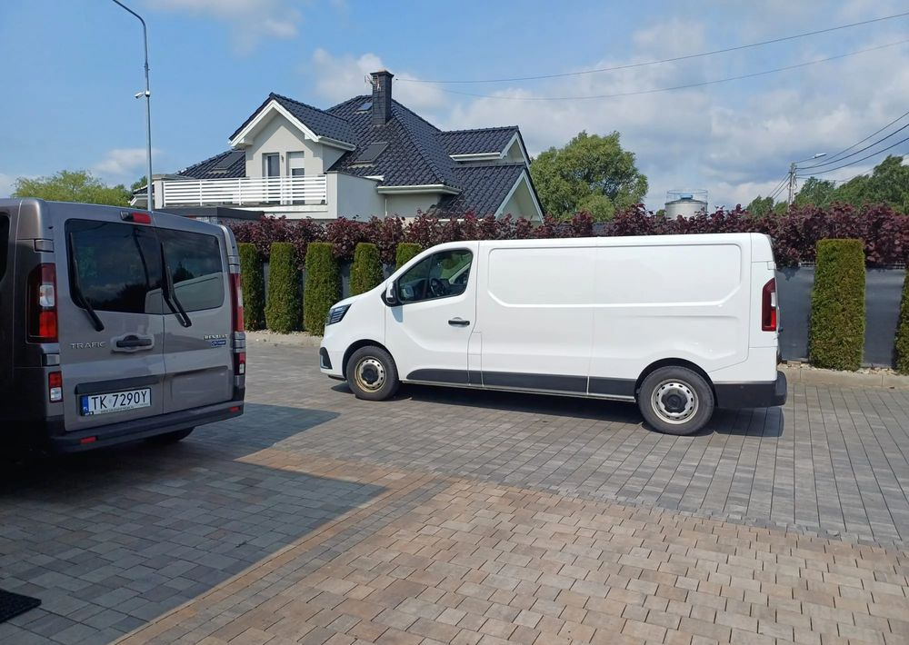 Renault Trafick - Furgon: 3 kép. Renault Trafick - Furgon: 3 kép.
