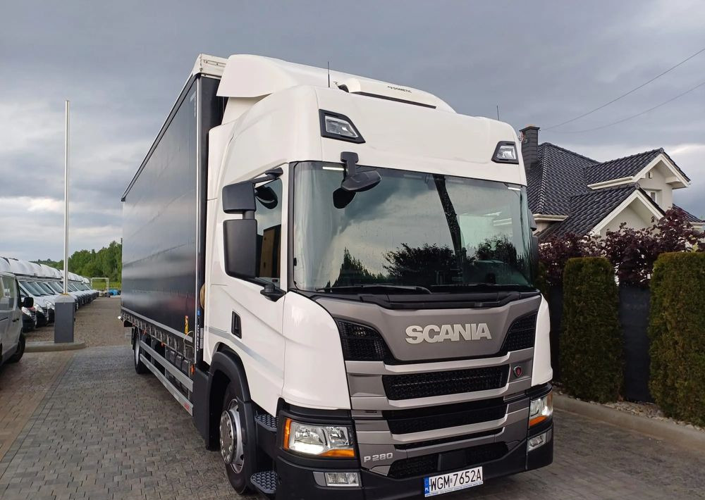 Scania P 280 Firana 22Plety - Ponyvás teherautó: 5 kép. Scania P 280 Firana 22Plety - Ponyvás teherautó: 5 kép.