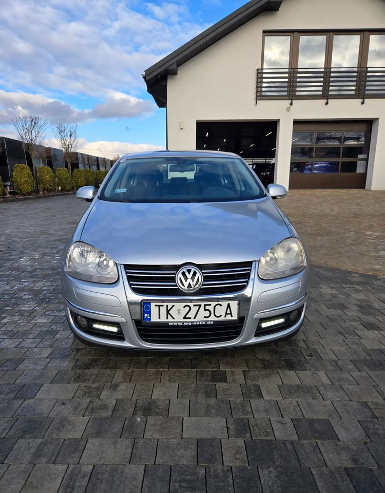 Volkswagen Jetta 2.0 TDI Sportline - Szedán: 1 kép. Volkswagen Jetta 2.0 TDI Sportline - Szedán: 1 kép.