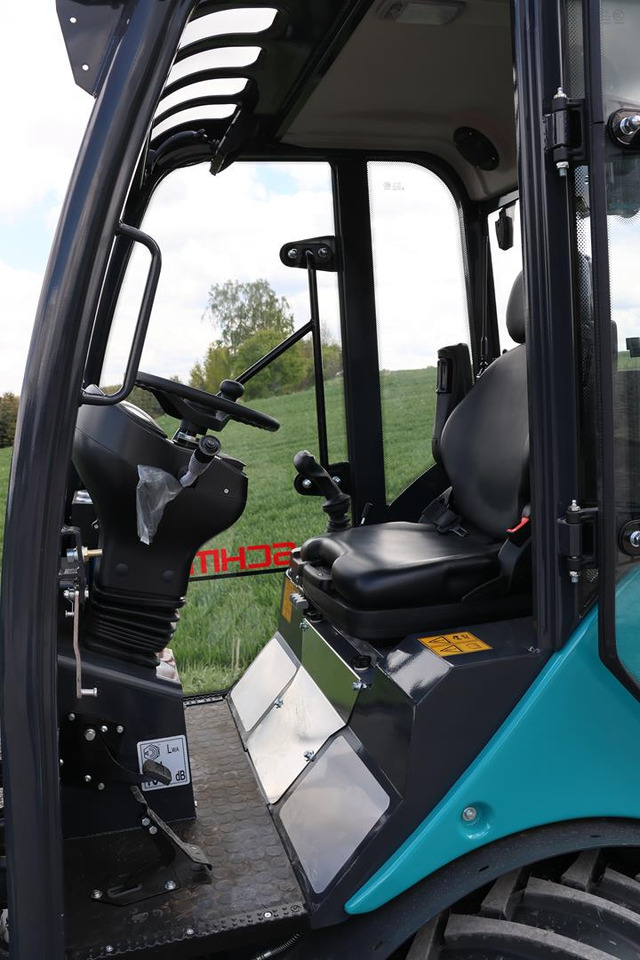 Új Gumikerekes homlokrakodó SCHMiDT 3650    -   Yanmar engine: 9 kép. Új Gumikerekes homlokrakodó SCHMiDT 3650    -   Yanmar engine: 9 kép.