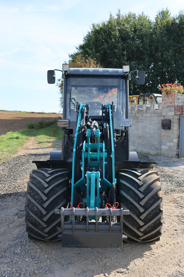 SCHMiDT 4350 - Kubota / Yanmar - Gumikerekes homlokrakodó: 3 kép. SCHMiDT 4350 - Kubota / Yanmar - Gumikerekes homlokrakodó: 3 kép.