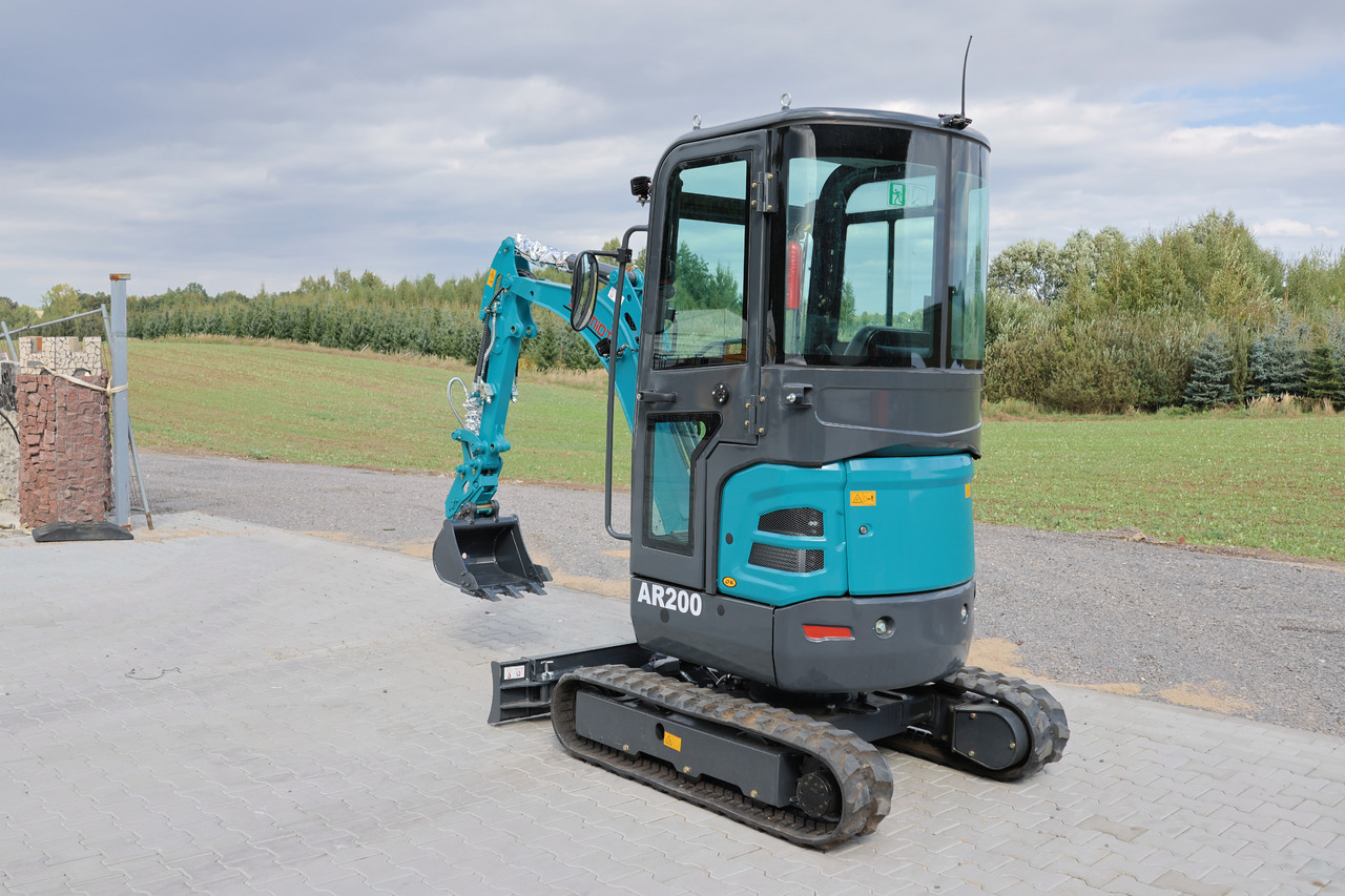 SCHMiDT AR200 - Kubota engine, Extended tracks, Swing arm - Minikotró: 4 kép. SCHMiDT AR200 - Kubota engine, Extended tracks, Swing arm - Minikotró: 4 kép.