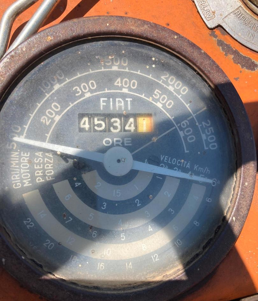 Traktor FIAT 411R: 8 kép.