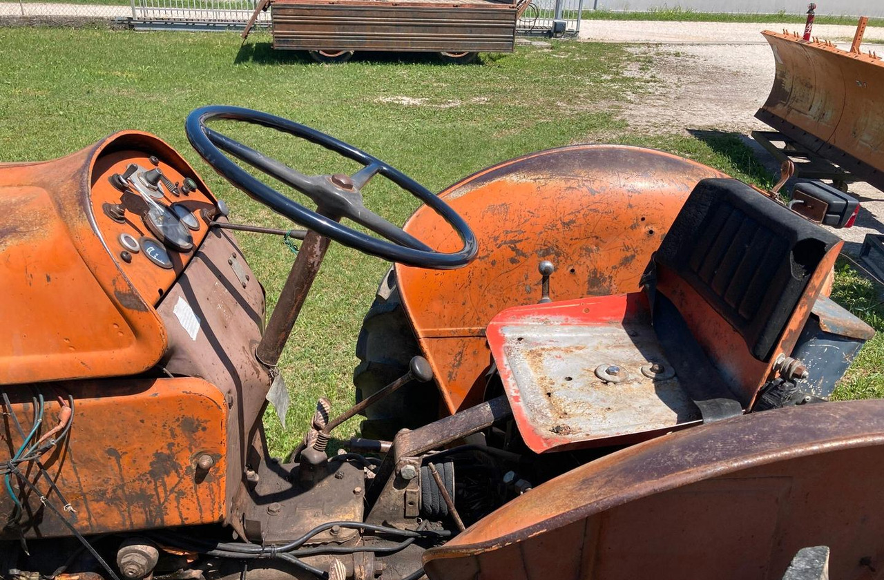 Traktor FIAT 411R: 7 kép.