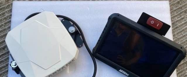 Guida satellitare RTK ARVANav3 - Navigációs rendszer - Mezőgazdasági gépek: 2 kép. Guida satellitare RTK ARVANav3 - Navigációs rendszer - Mezőgazdasági gépek: 2 kép.