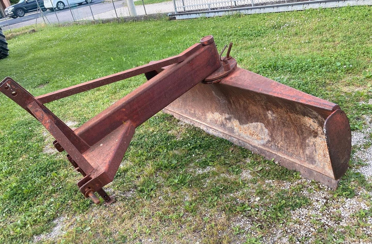 LIVELLA 200X55 - Talajművelő gep: 2 kép. LIVELLA 200X55 - Talajművelő gep: 2 kép.