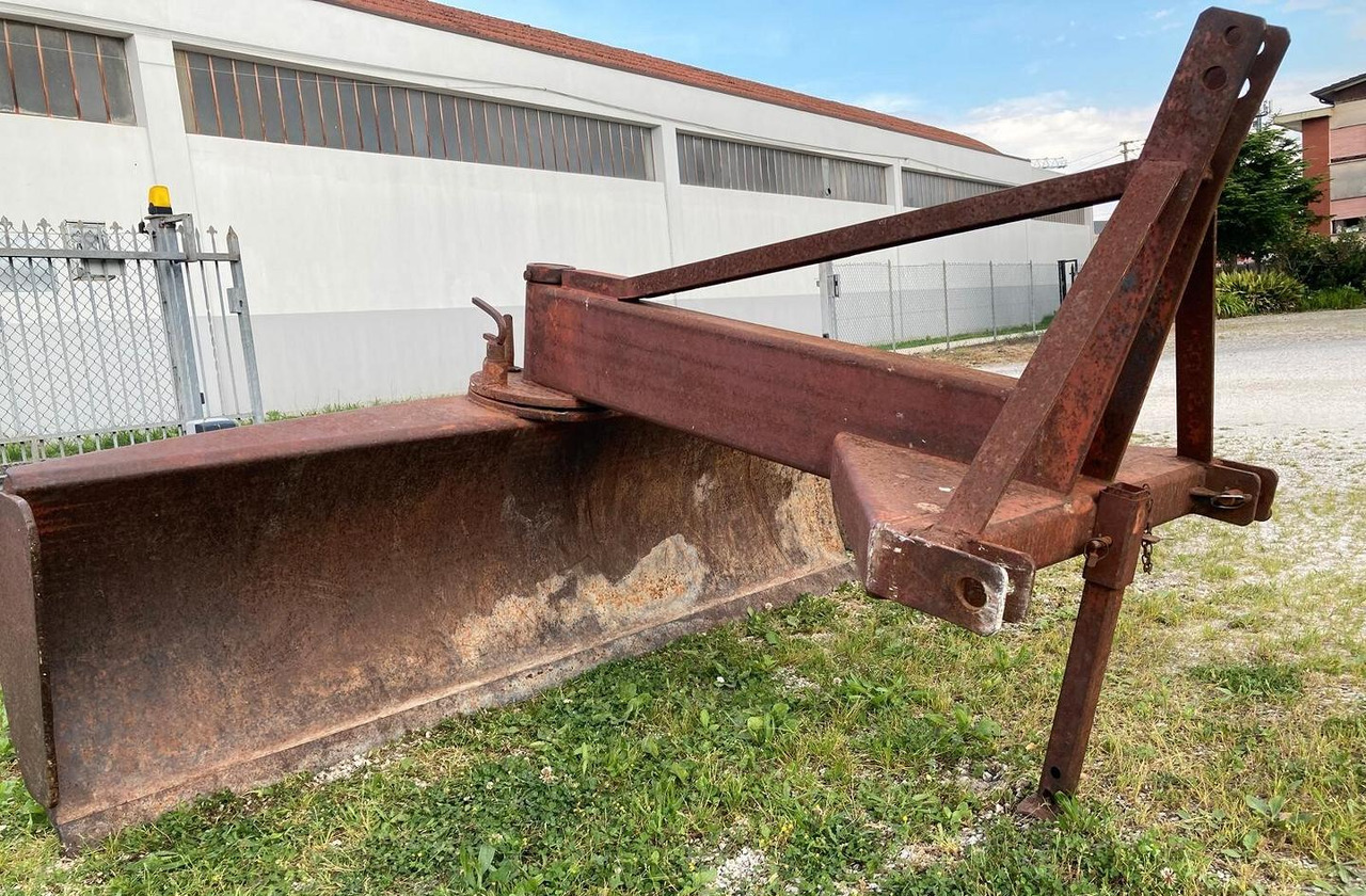 LIVELLA 200X55 - Talajművelő gep: 3 kép. LIVELLA 200X55 - Talajművelő gep: 3 kép.