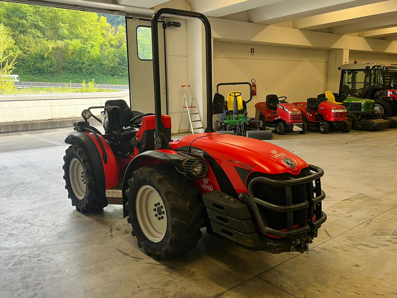 ANTONIO CARRARO SRH 9800 - Traktor: 3 kép. ANTONIO CARRARO SRH 9800 - Traktor: 3 kép.