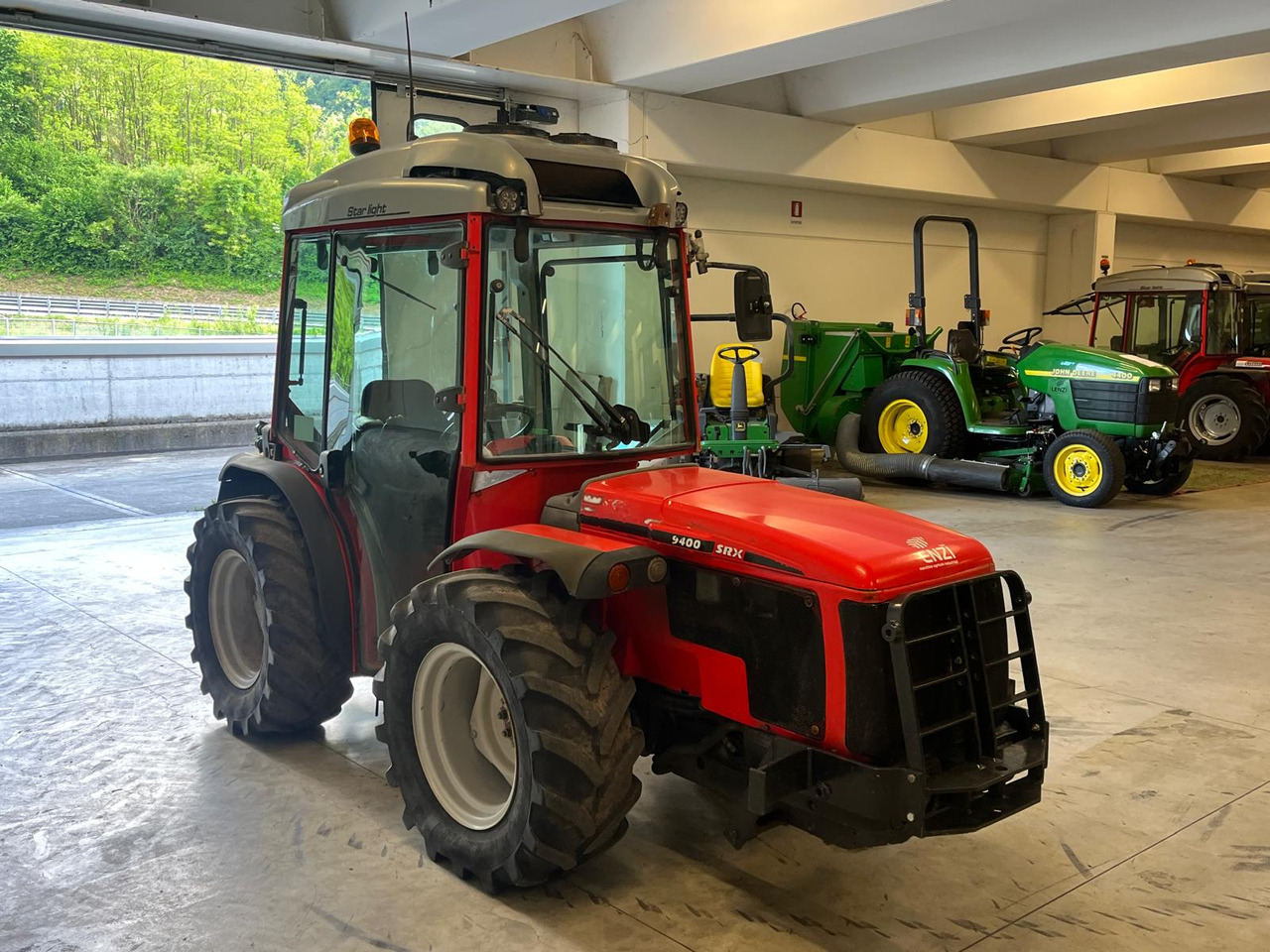ANTONIO CARRARO SRX 9400 - Traktor: 2 kép. ANTONIO CARRARO SRX 9400 - Traktor: 2 kép.