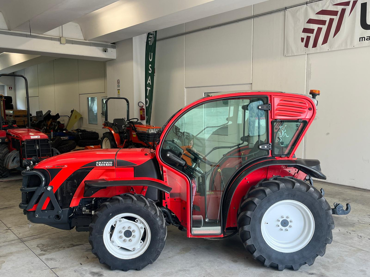 ANTONIO CARRARO TGF 7800S - Traktor: 3 kép. ANTONIO CARRARO TGF 7800S - Traktor: 3 kép.