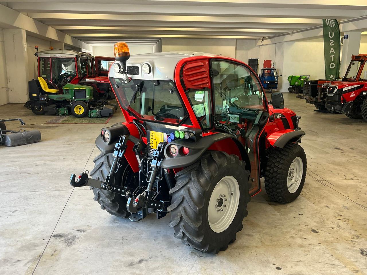 ANTONIO CARRARO TGF 9800 - Traktor: 5 kép. ANTONIO CARRARO TGF 9800 - Traktor: 5 kép.