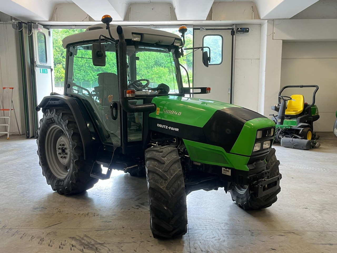 DEUTZ-FAHR 5100.4 D - Traktor: 3 kép. DEUTZ-FAHR 5100.4 D - Traktor: 3 kép.