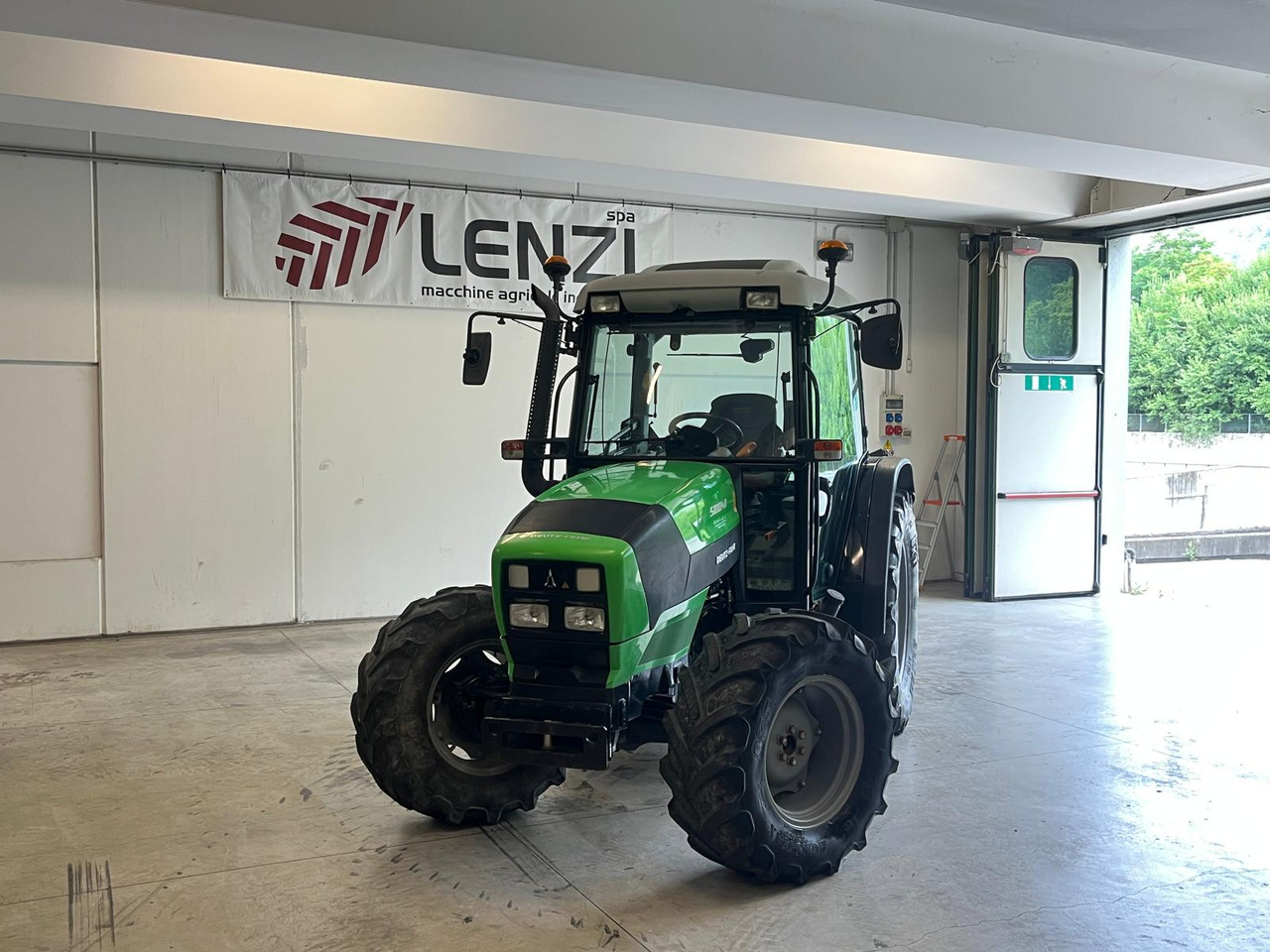 DEUTZ-FAHR 5100.4 D - Traktor: 2 kép. DEUTZ-FAHR 5100.4 D - Traktor: 2 kép.