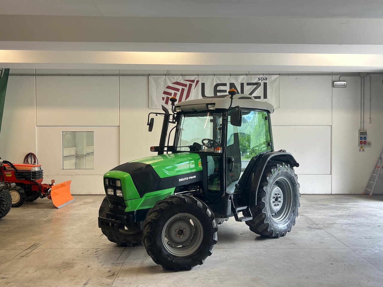 DEUTZ-FAHR 5100.4 D - Traktor: 1 kép. DEUTZ-FAHR 5100.4 D - Traktor: 1 kép.