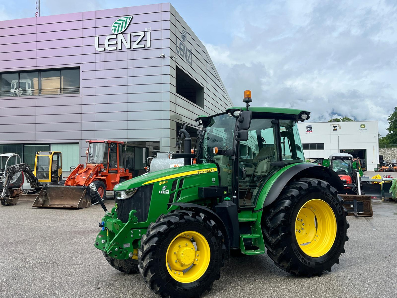 JOHN DEERE 5115R - Traktor: 1 kép. JOHN DEERE 5115R - Traktor: 1 kép.