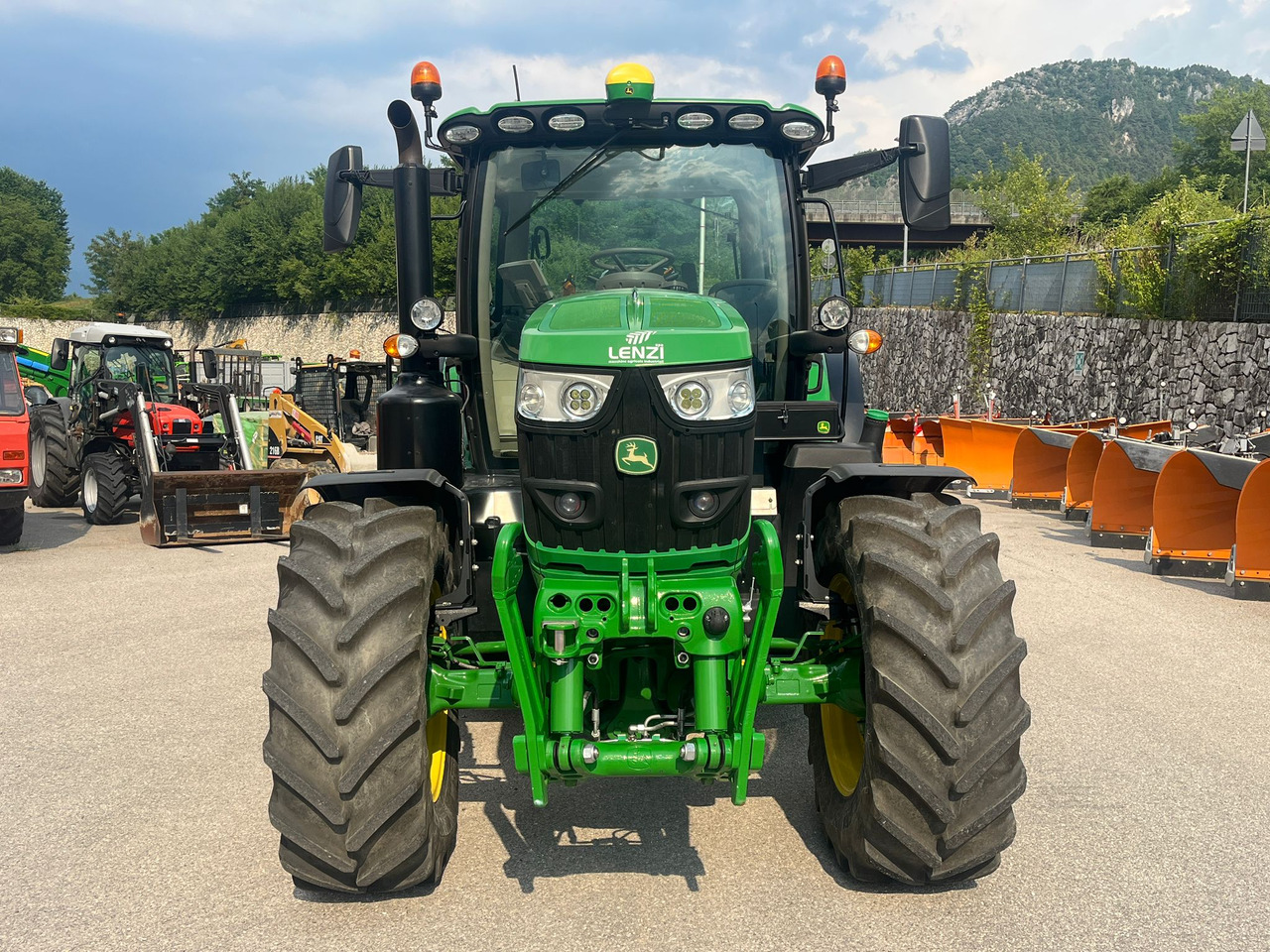 JOHN DEERE 6145 R - Traktor: 3 kép. JOHN DEERE 6145 R - Traktor: 3 kép.