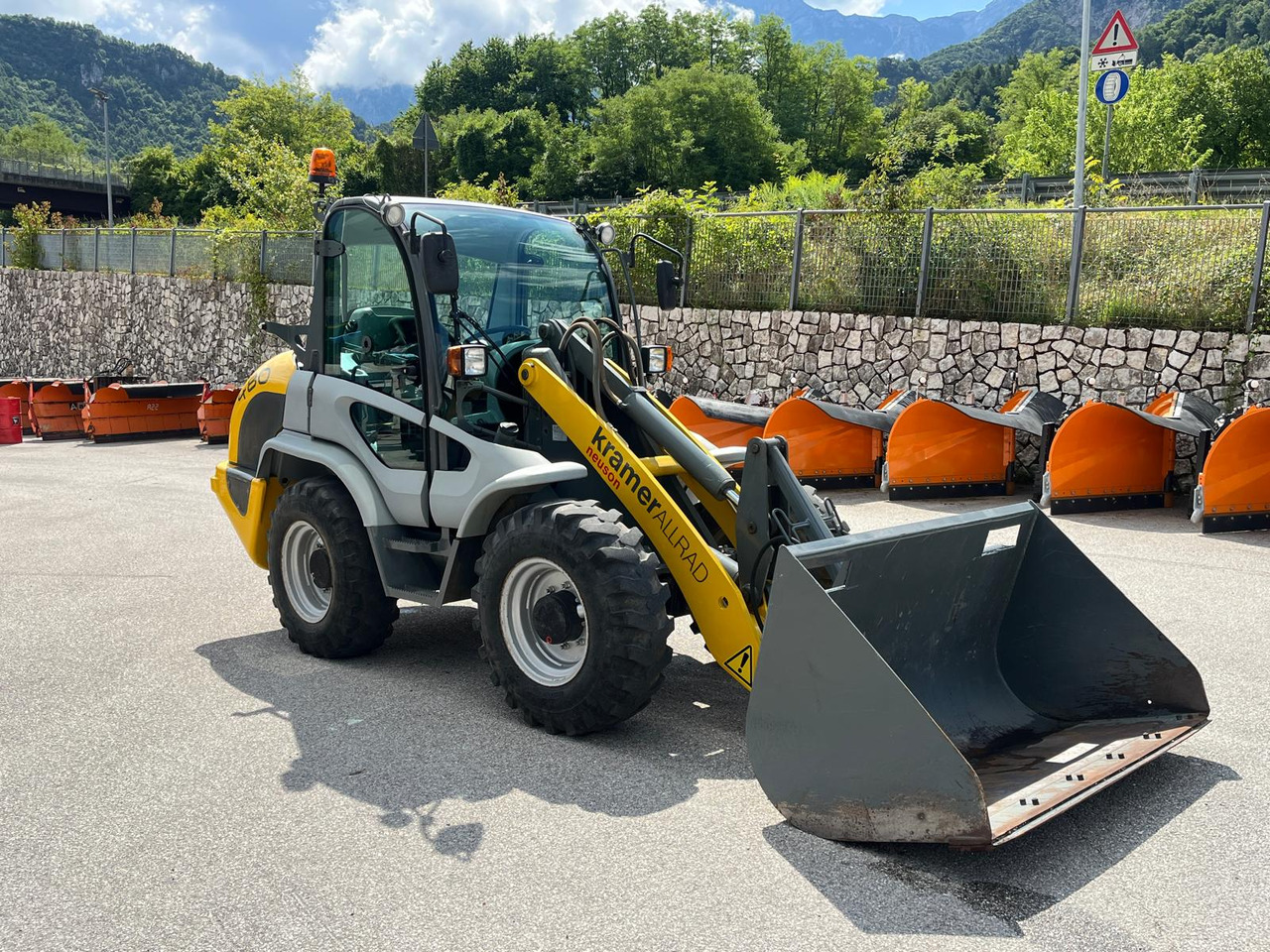 KRAMER PALA GOMMATA KRAMER ALLRAD 480 - Gumikerekes homlokrakodó: 5 kép. KRAMER PALA GOMMATA KRAMER ALLRAD 480 - Gumikerekes homlokrakodó: 5 kép.