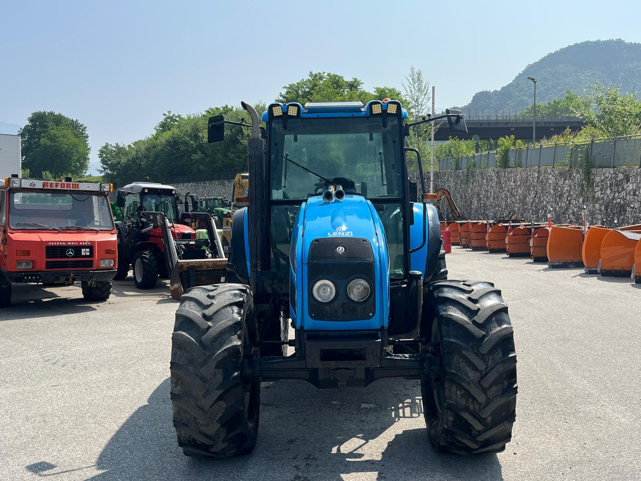 LANDINI GHIBLI 90 - Traktor: 3 kép. LANDINI GHIBLI 90 - Traktor: 3 kép.