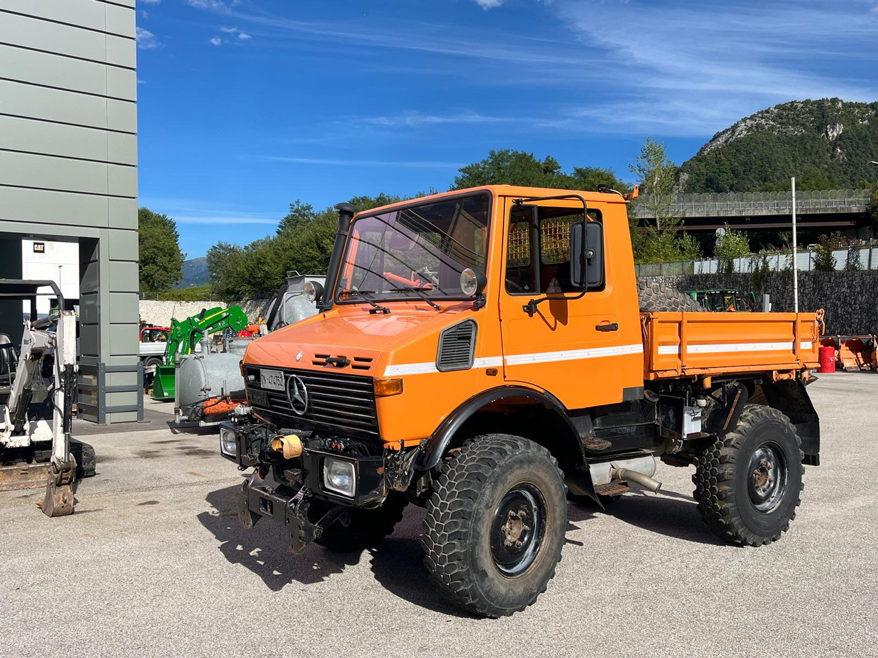 MERCEDES BENZ UNIMOG U1200 – 70 - Billenőplatós teherautó: 1 kép. MERCEDES BENZ UNIMOG U1200 – 70 - Billenőplatós teherautó: 1 kép.