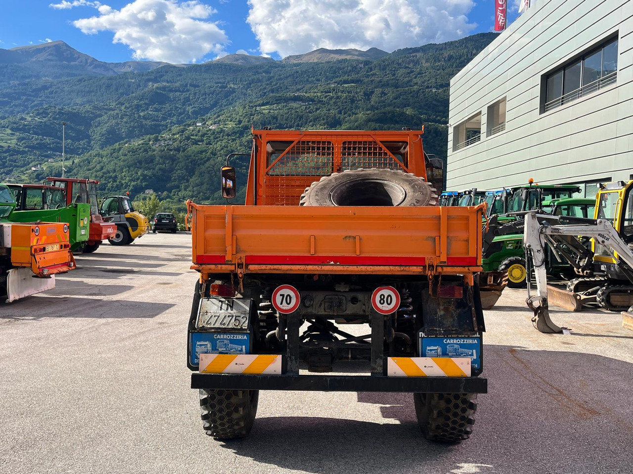 Billenőplatós teherautó MERCEDES BENZ UNIMOG U1200 – 70: 7 kép.