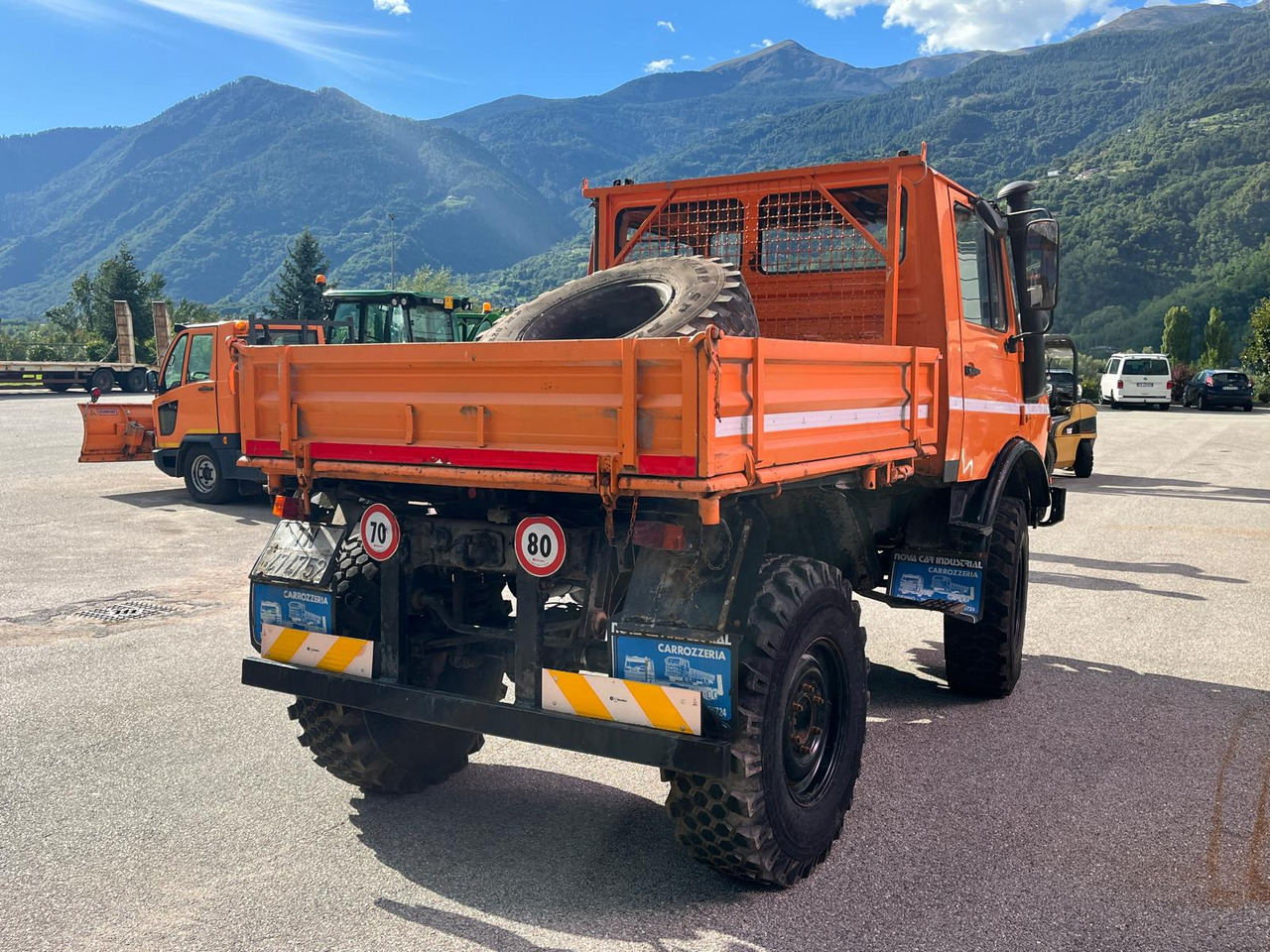 Billenőplatós teherautó MERCEDES BENZ UNIMOG U1200 – 70: 6 kép.