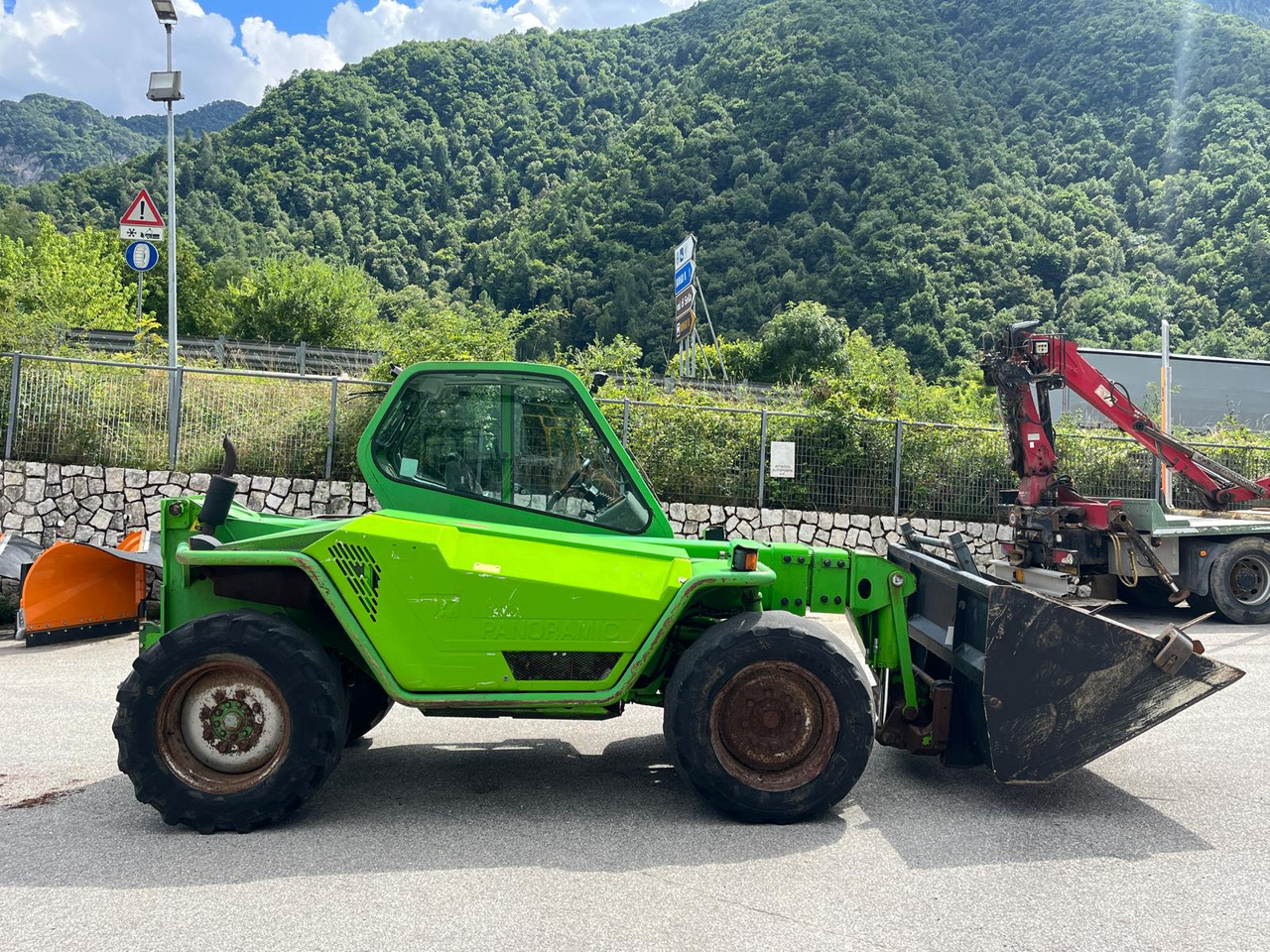 MERLO TELESCOPICO MERLO P 30.9 KT - Teleszkópos rakodó: 4 kép. MERLO TELESCOPICO MERLO P 30.9 KT - Teleszkópos rakodó: 4 kép.