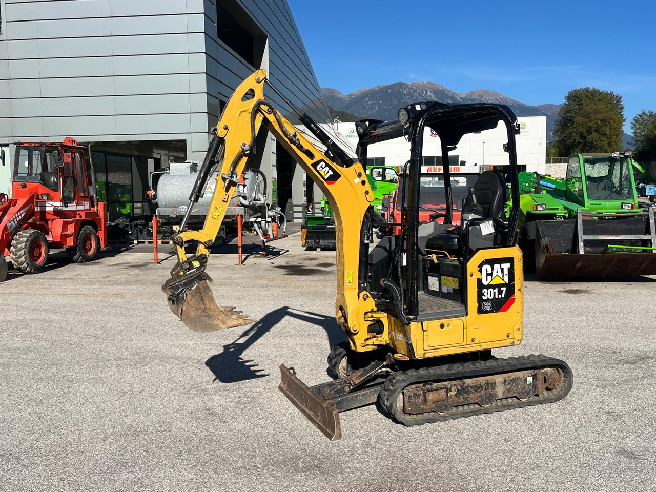 MINIESCAVATORE CAT 301.7 CR - Minikotró: 2 kép. MINIESCAVATORE CAT 301.7 CR - Minikotró: 2 kép.