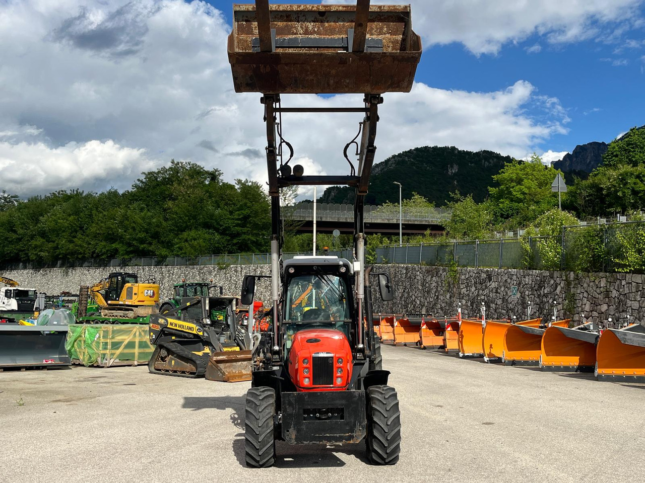 SAME FRUTTETO S 100 – CARICATORE - Traktor: 3 kép. SAME FRUTTETO S 100 – CARICATORE - Traktor: 3 kép.