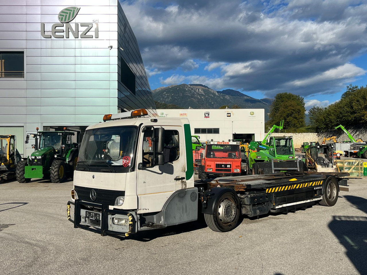 STRADALE MERCEDES-BENZ KAMAG - Cserefelépítményes teherautó: 3 kép. STRADALE MERCEDES-BENZ KAMAG - Cserefelépítményes teherautó: 3 kép.