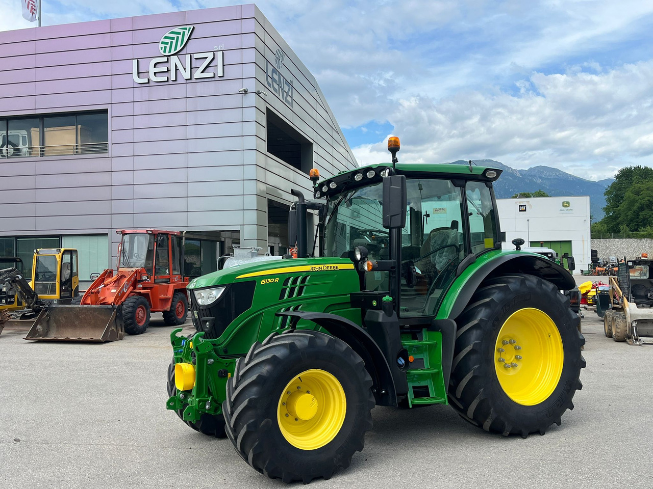 TRATTORE JOHN DEERE 6130R - Traktor: 1 kép. TRATTORE JOHN DEERE 6130R - Traktor: 1 kép.