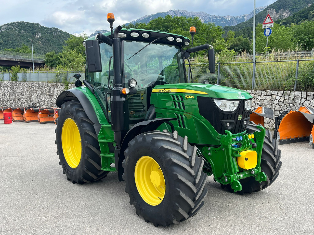 TRATTORE JOHN DEERE 6130R - Traktor: 4 kép. TRATTORE JOHN DEERE 6130R - Traktor: 4 kép.