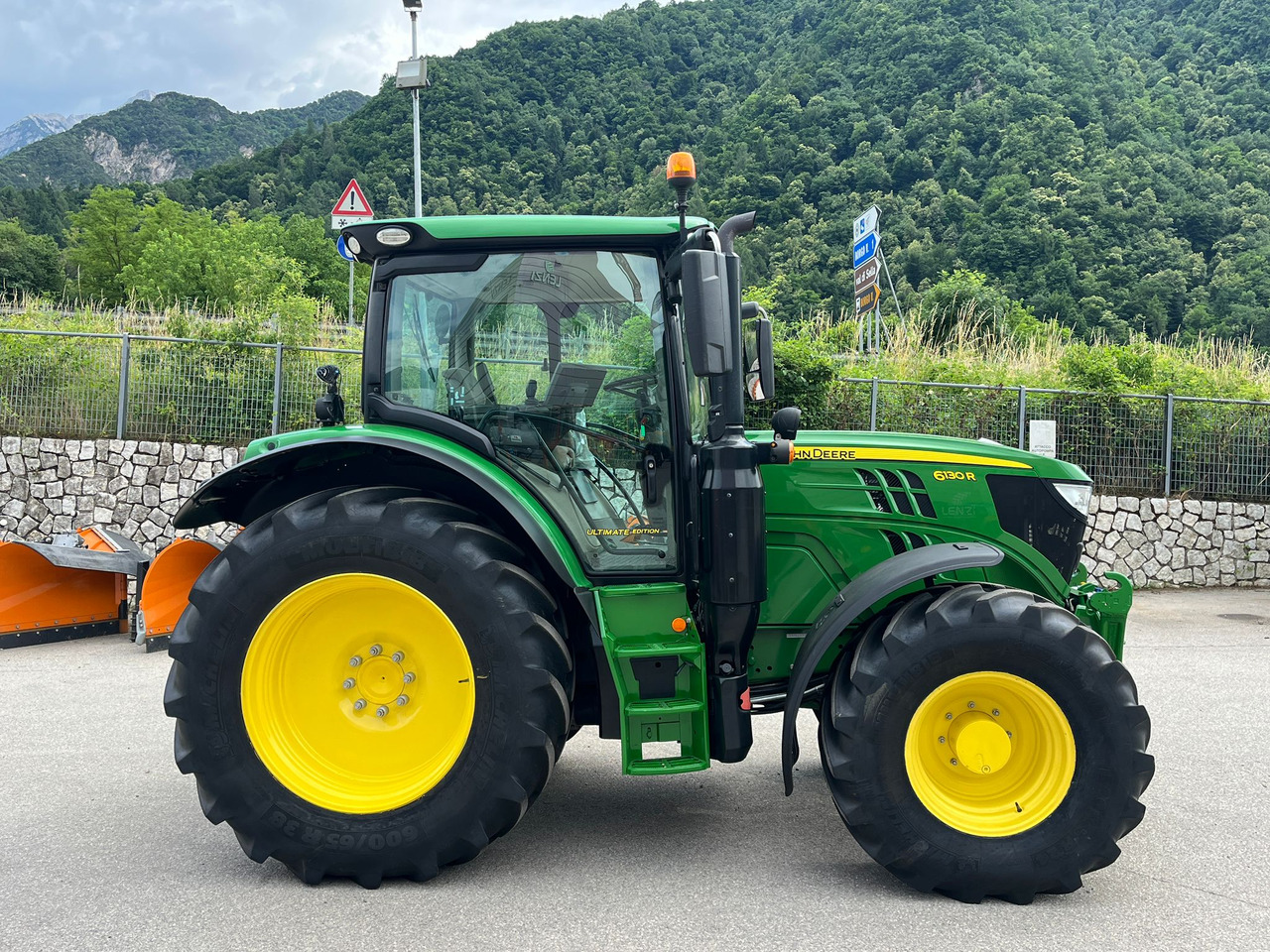 TRATTORE JOHN DEERE 6130R - Traktor: 5 kép. TRATTORE JOHN DEERE 6130R - Traktor: 5 kép.