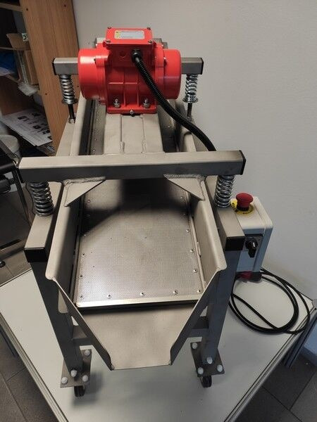 New PP25 VIBRATING SCREENER - Ipari gép: 3 kép. New PP25 VIBRATING SCREENER - Ipari gép: 3 kép.