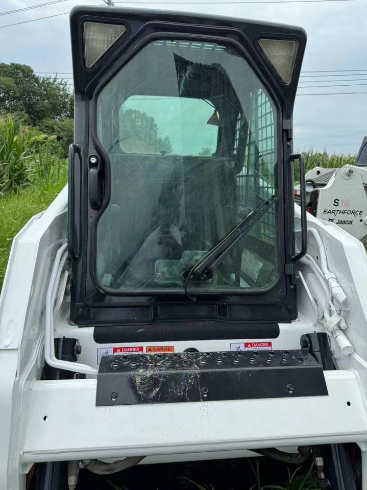 Bobcat S 160 - Mini homlokrakodó: 3 kép. Bobcat S 160 - Mini homlokrakodó: 3 kép.