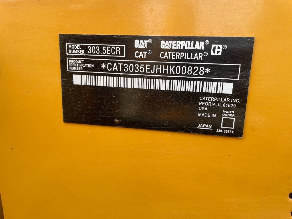 CAT 303.5 E CR - Lánctalpas kotró: 3 kép. CAT 303.5 E CR - Lánctalpas kotró: 3 kép.