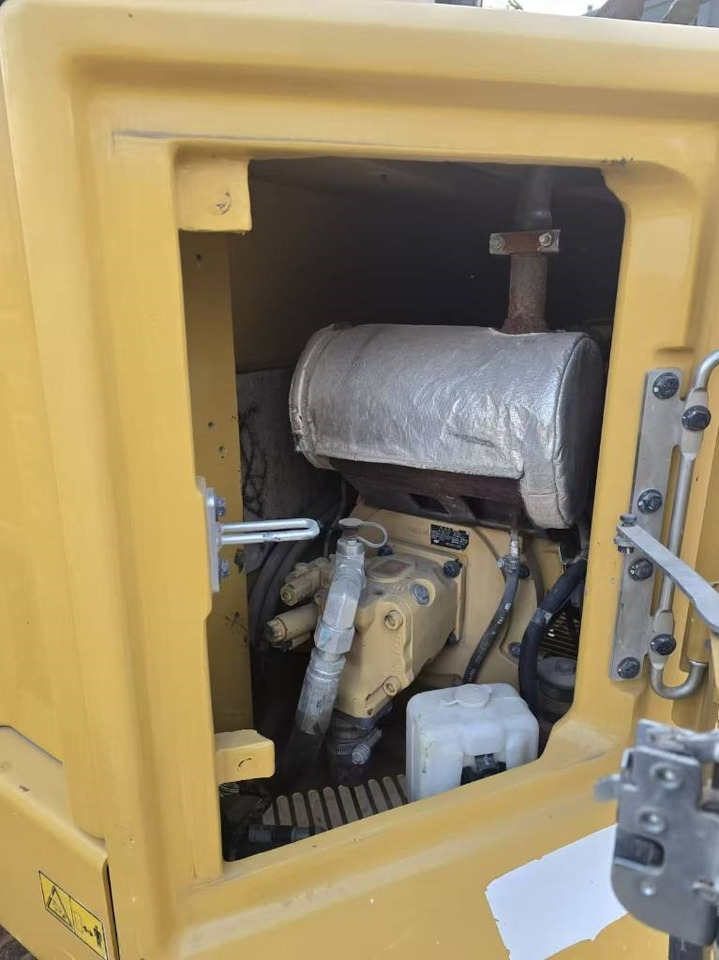 CAT 306 - Minikotró: 4 kép. CAT 306 - Minikotró: 4 kép.