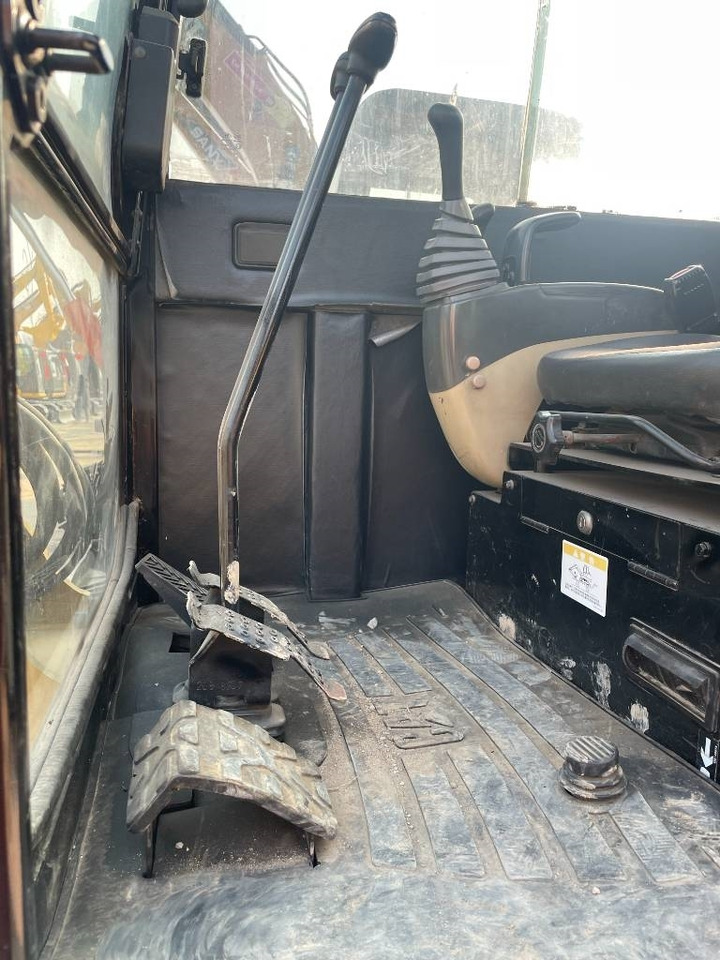 CAT 306 - Minikotró: 3 kép. CAT 306 - Minikotró: 3 kép.