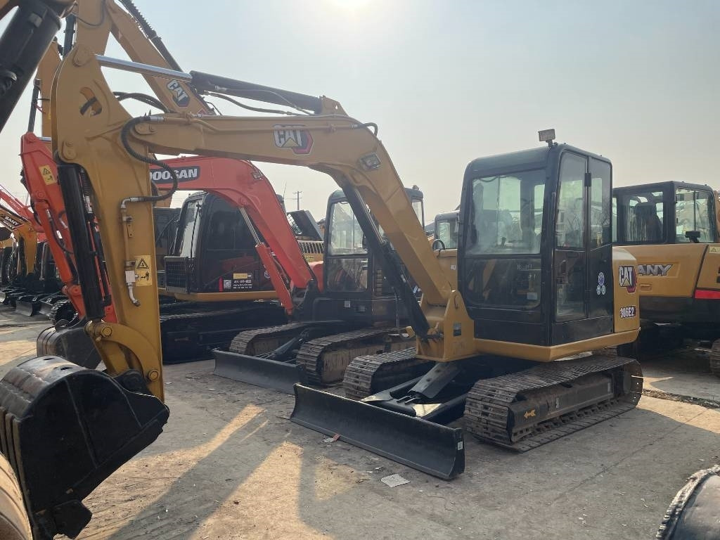 CAT 306E2 - Minikotró: 3 kép. CAT 306E2 - Minikotró: 3 kép.