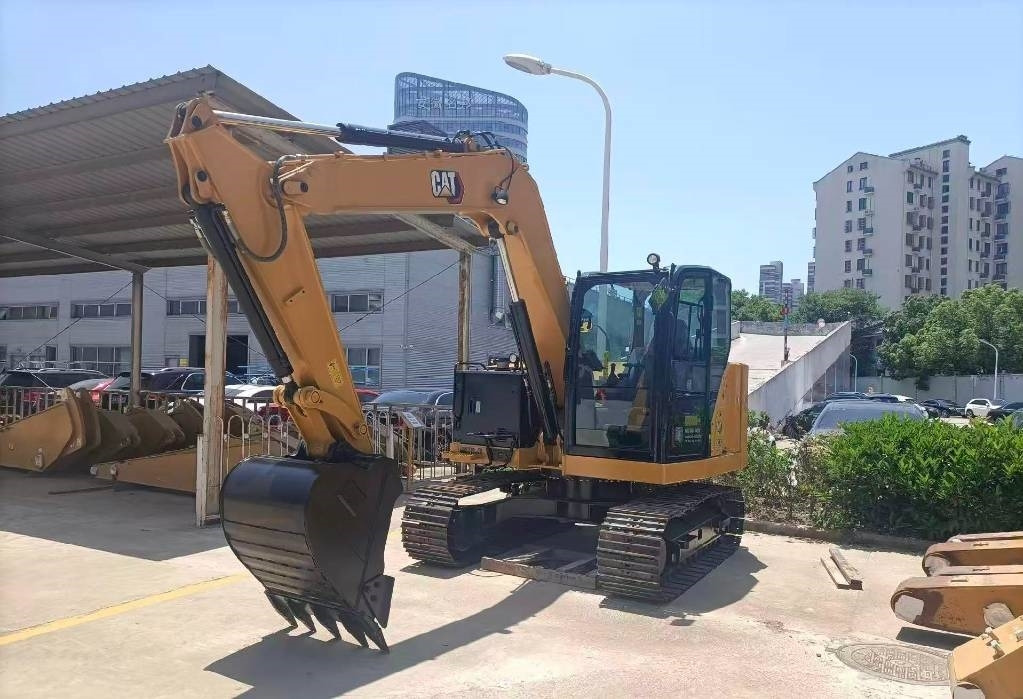 CAT 307,5 - Lánctalpas kotró: 3 kép. CAT 307,5 - Lánctalpas kotró: 3 kép.