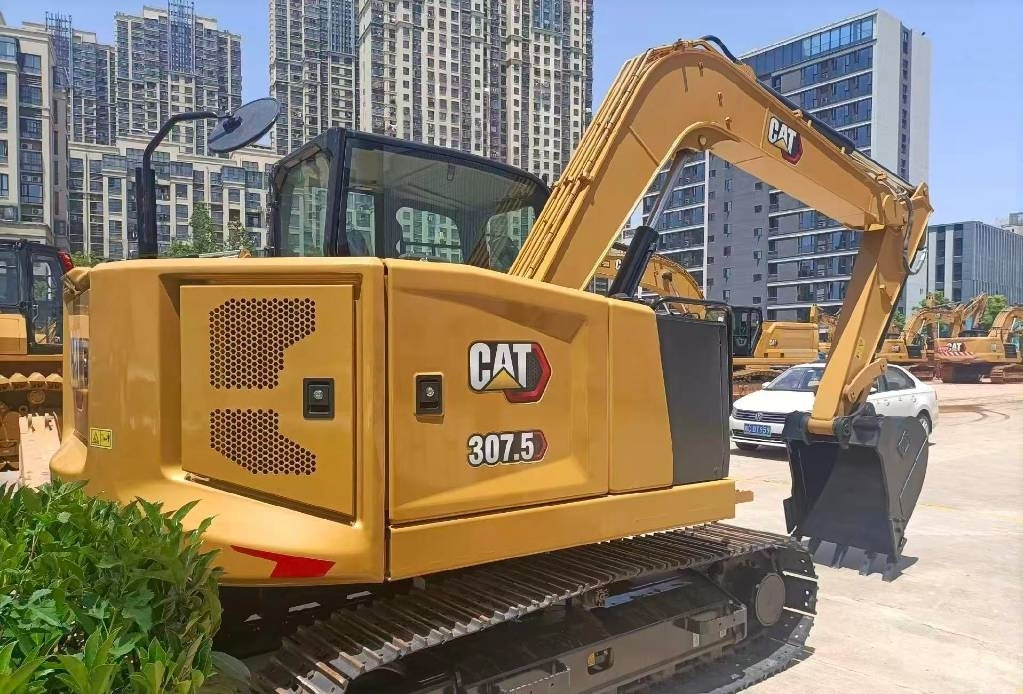 CAT 307,5 - Lánctalpas kotró: 5 kép. CAT 307,5 - Lánctalpas kotró: 5 kép.