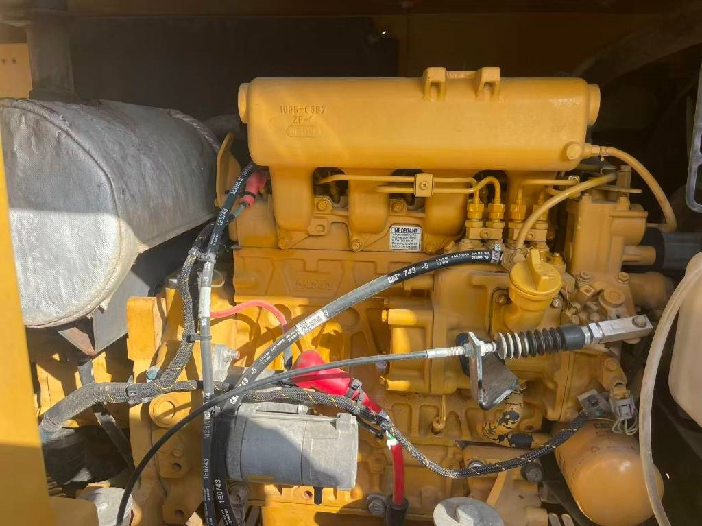 CAT 307.5 - Minikotró: 4 kép. CAT 307.5 - Minikotró: 4 kép.