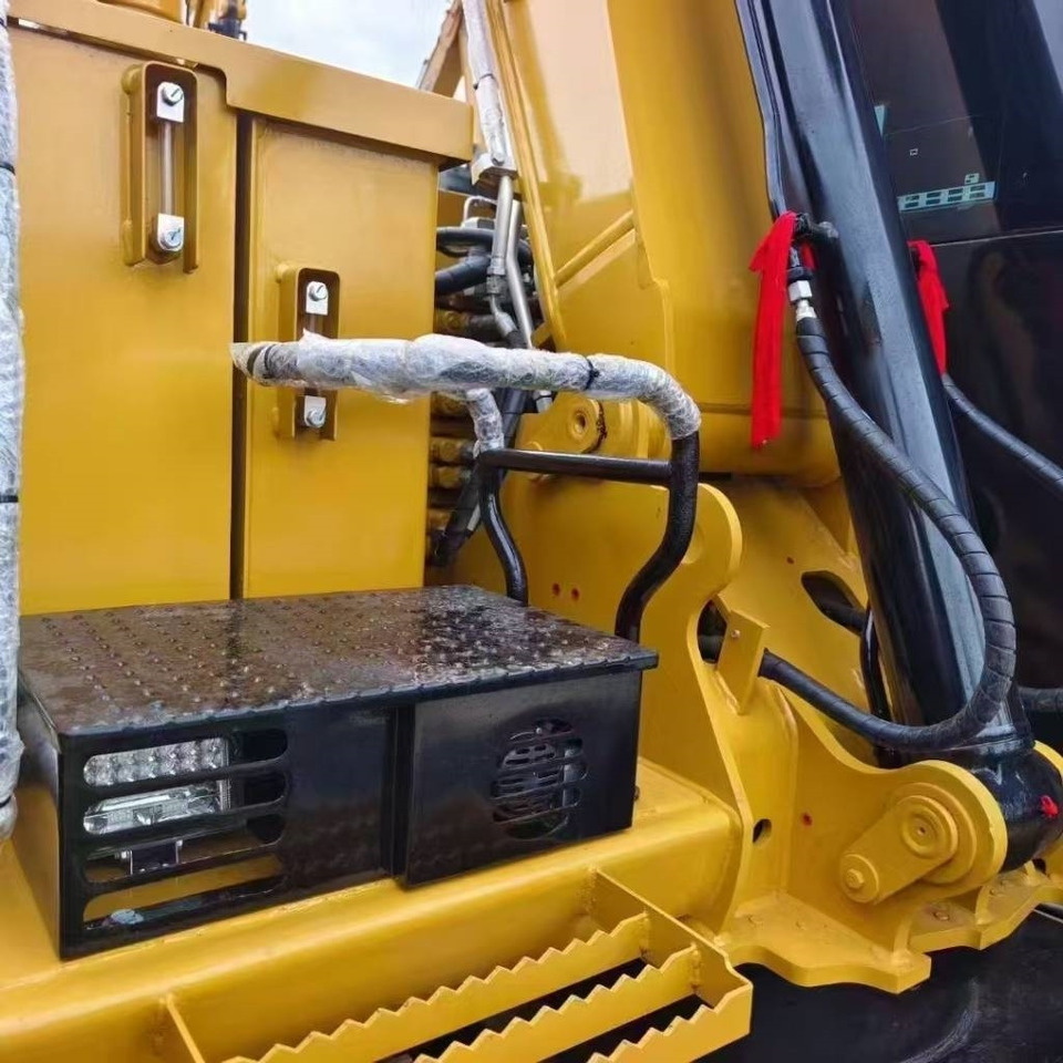 CAT 307 - Minikotró: 3 kép. CAT 307 - Minikotró: 3 kép.