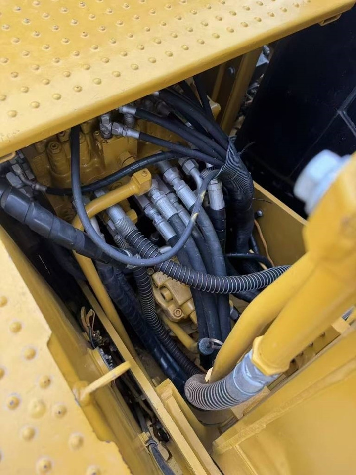 CAT 312 GC - Lánctalpas kotró: 2 kép. CAT 312 GC - Lánctalpas kotró: 2 kép.