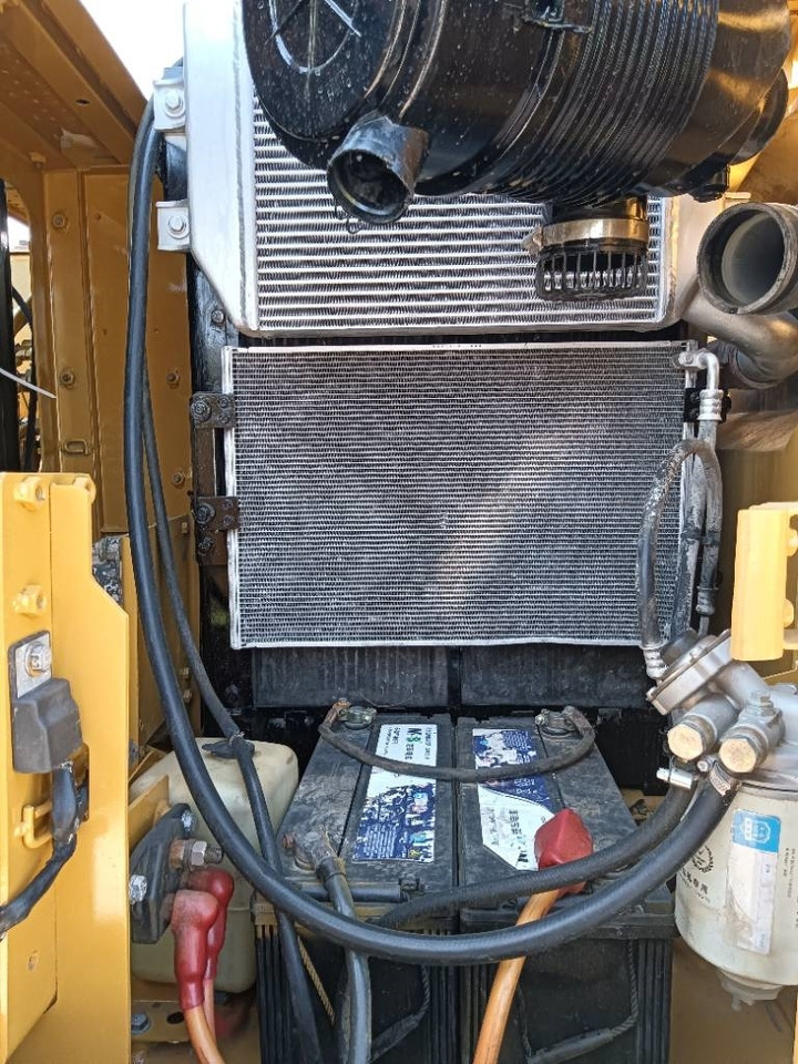 CAT 313 - Lánctalpas kotró: 5 kép. CAT 313 - Lánctalpas kotró: 5 kép.