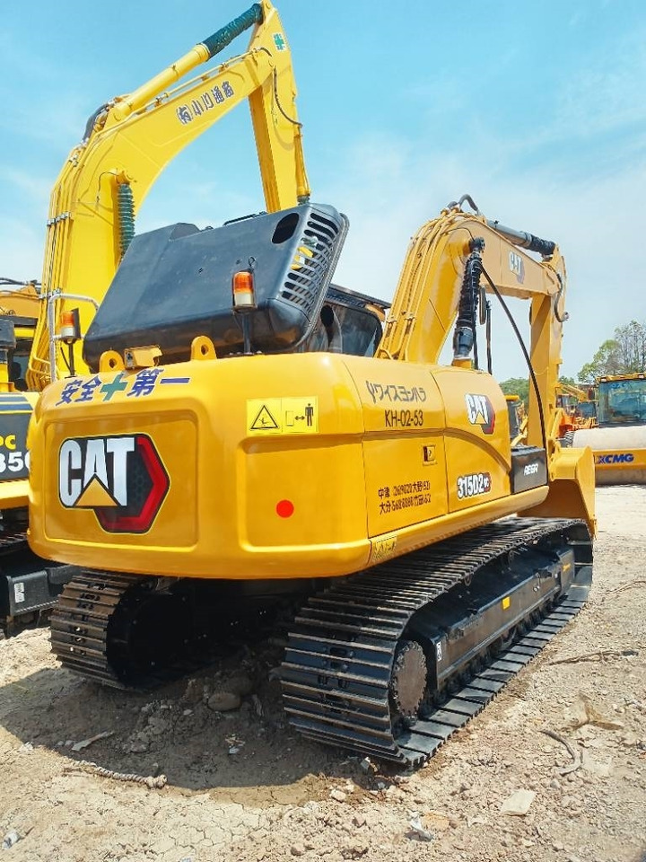 CAT 315 D - Lánctalpas kotró: 2 kép. CAT 315 D - Lánctalpas kotró: 2 kép.