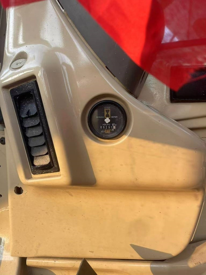 CAT 320 B - Lánctalpas kotró: 5 kép. CAT 320 B - Lánctalpas kotró: 5 kép.