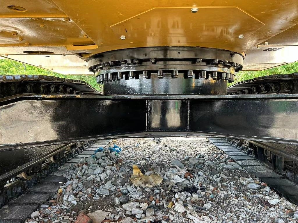 CAT 320 D - Lánctalpas kotró: 5 kép. CAT 320 D - Lánctalpas kotró: 5 kép.